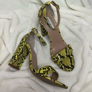Steve Madden heels / size 9.5 / neon yellow snake print